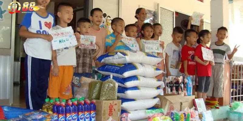 Từ Thiện, Hỗ Trợ & Phát Triển – Các Hoạt Động Xã Hội Của QH88 2 Chương trình đông ấm cúng
